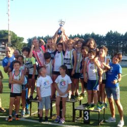 Gli esordienti e i ragazzi AD MAIORA FRASCATI hanno vinto a Ciampino la SuperCoppa Athletics 2018. Nella foto con i loro istruttori Veronica Correale e Matteo Moretti.